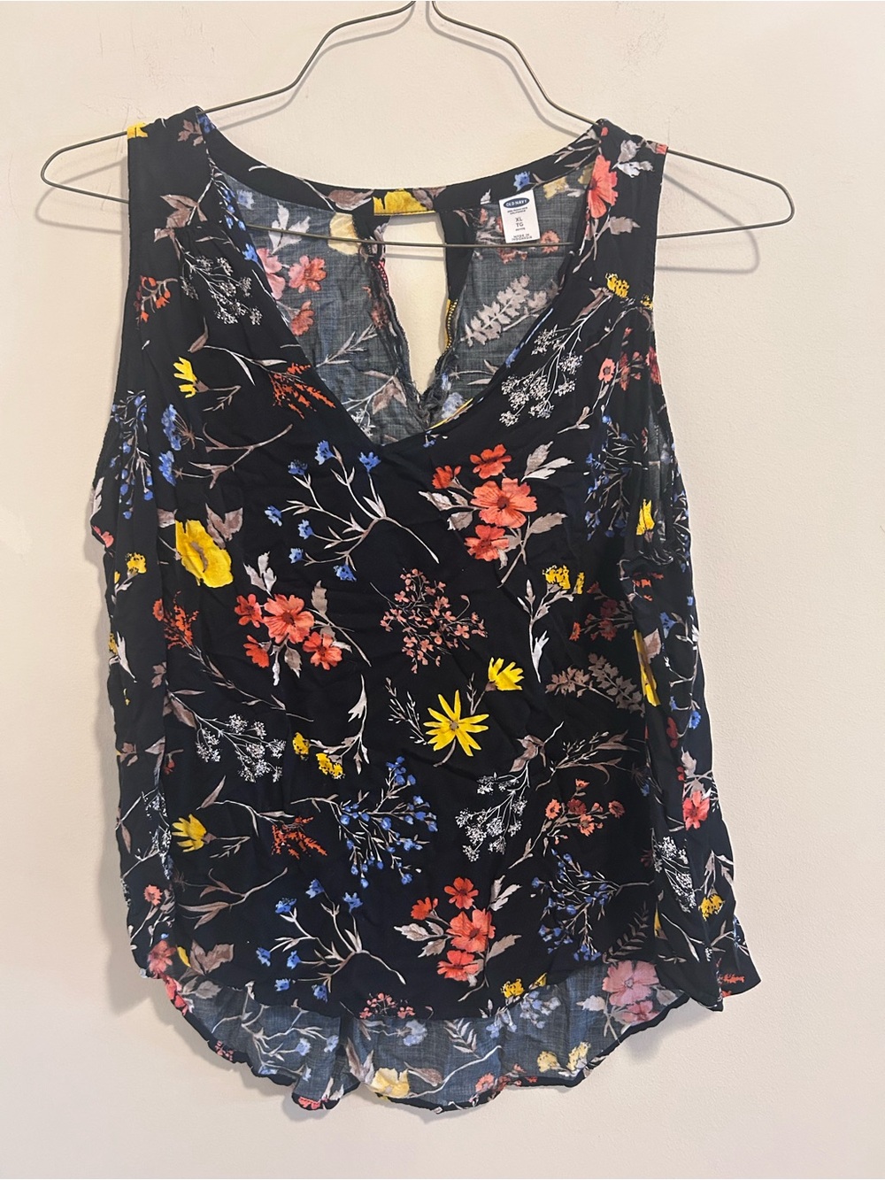 Old Navy Black Floral V-Neck Sleeveless Camisole